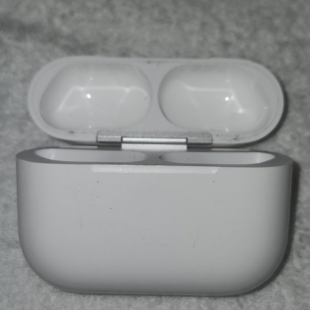 Apple AirPods Pro (3rd Gen) (A3122) MagSafe Charging Case ONLY - White